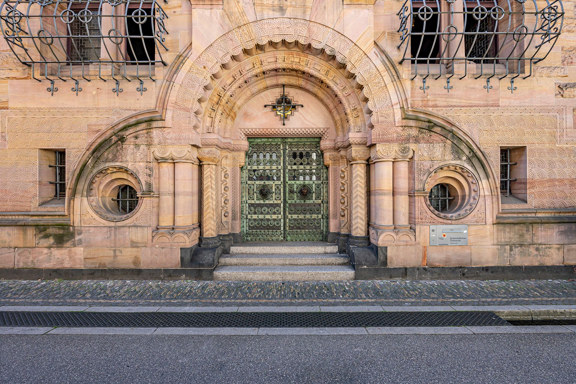 Erzbischöfliches Ordinariat Eingang