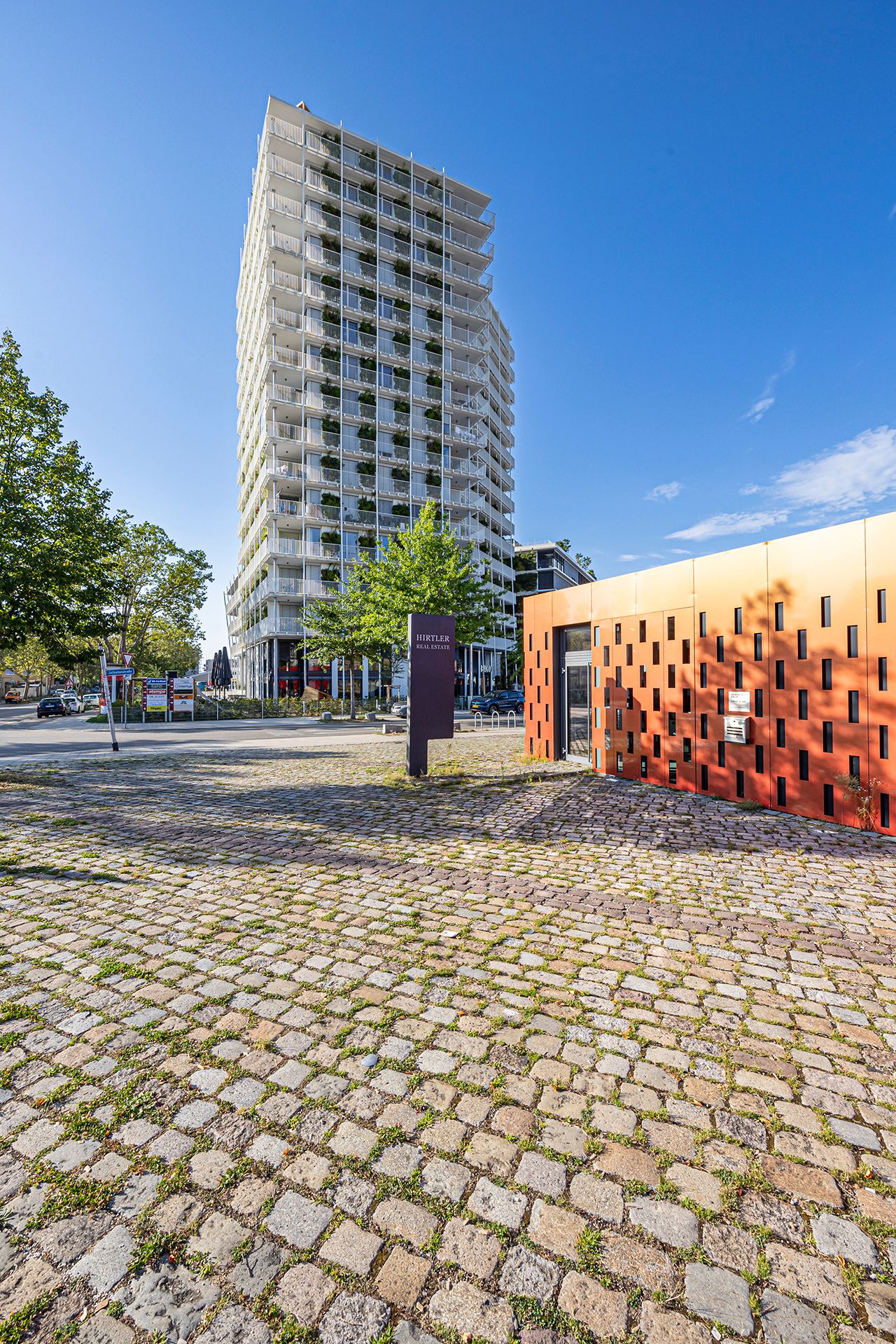Green City Tower im Güterbahnhofareal von außen