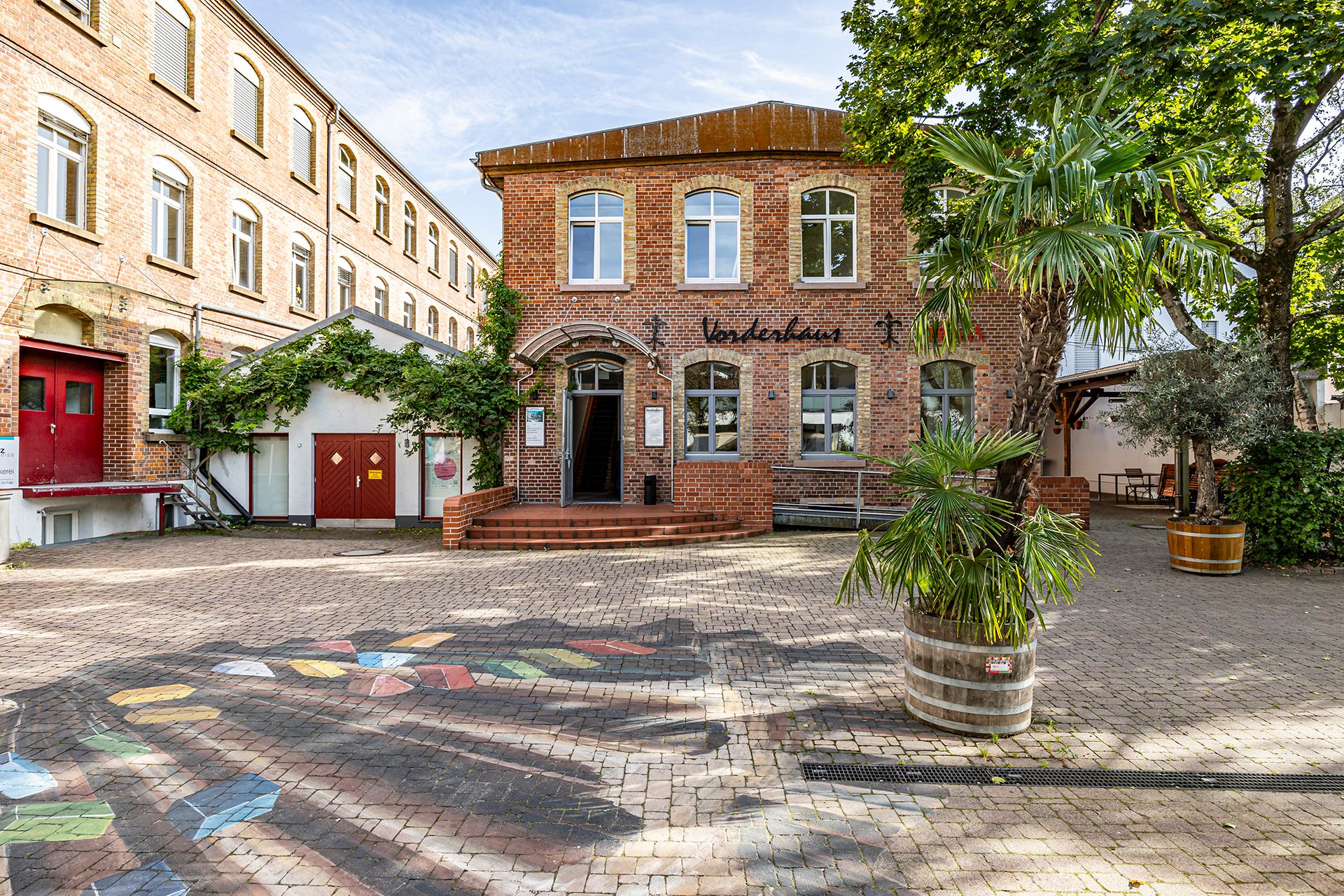 Das Vorderhaus Außenansicht mit Innenhof
