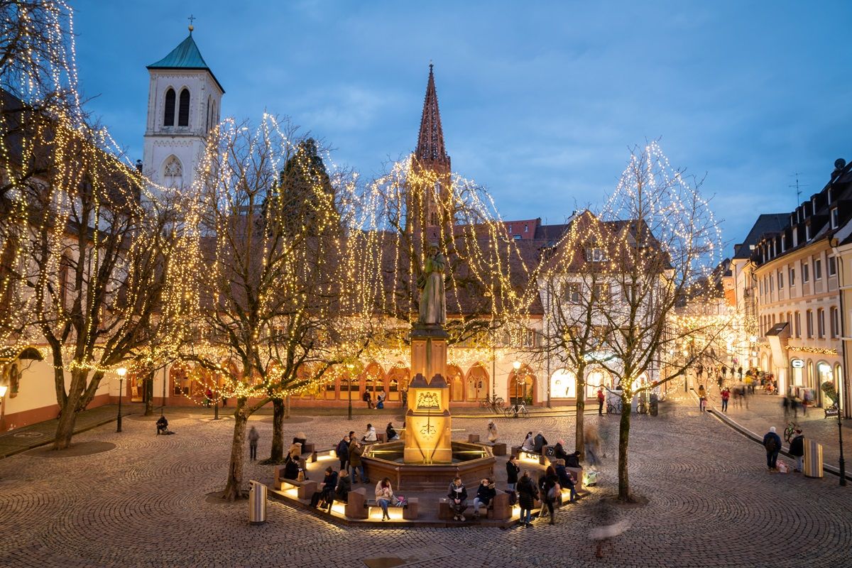 Blick auf den Rathausplatz