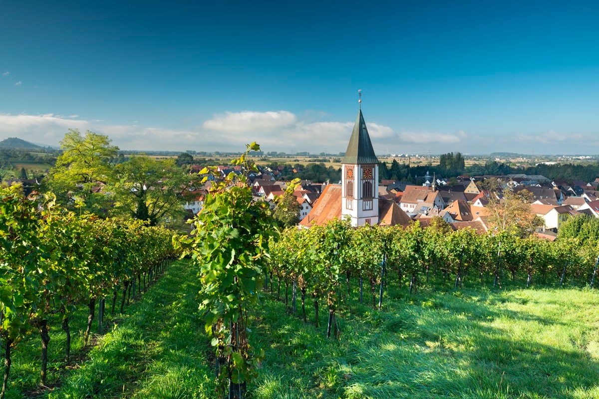 Blick auf die Kirche St. Georg in Ehrenkirchen