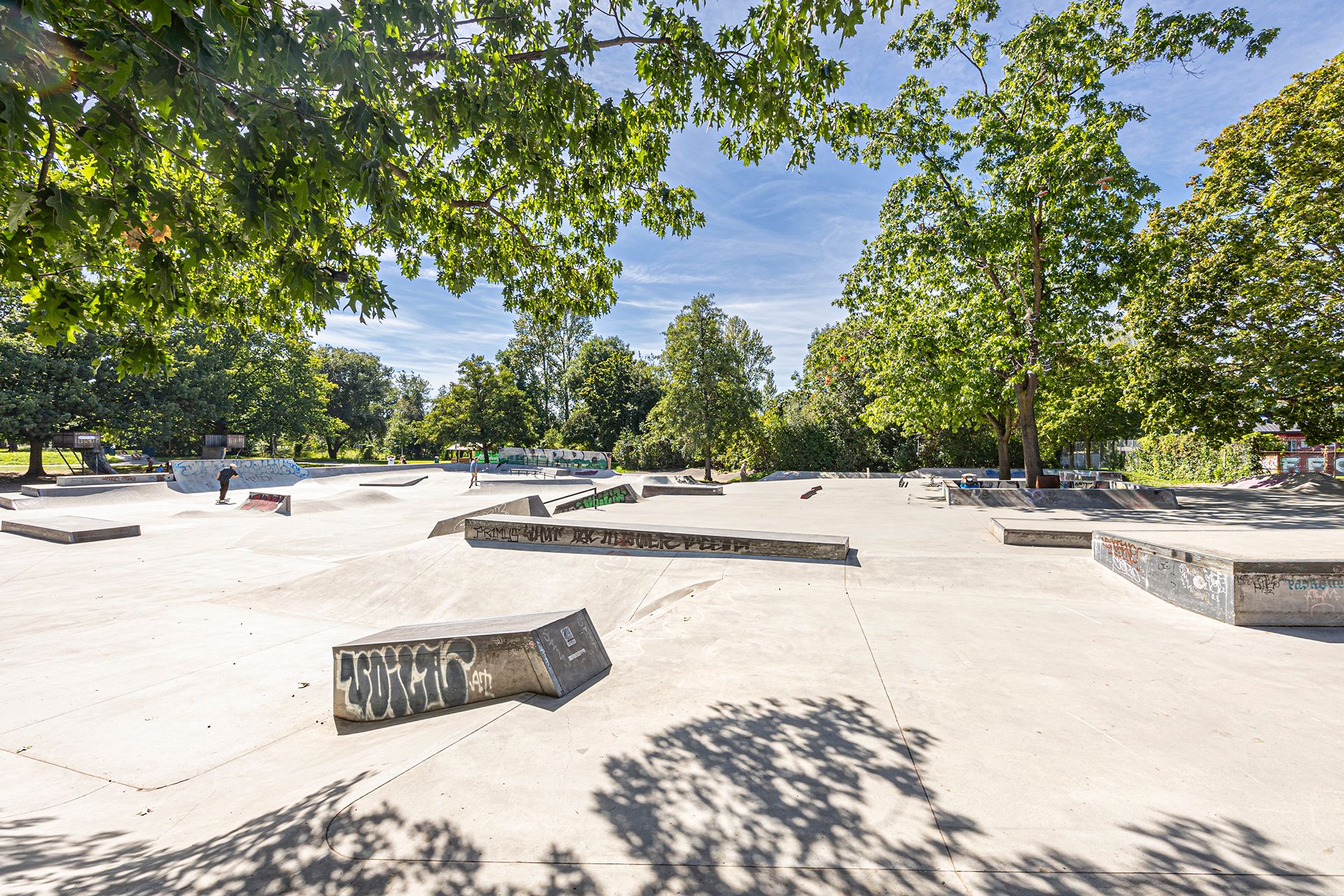 Skatepark im Dietenbachpark im Sommer 