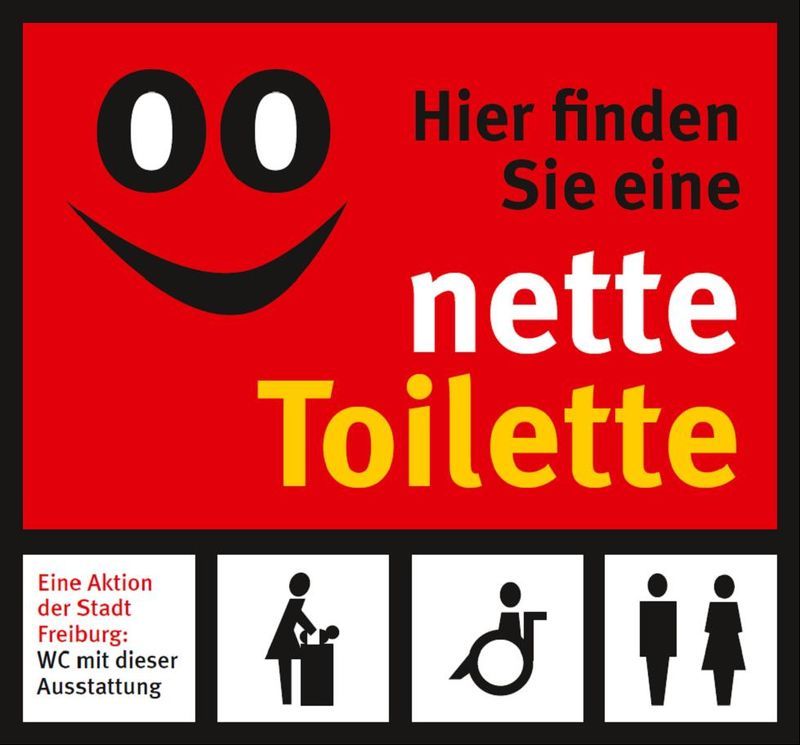 Schild mit lächelndem Gesicht und Text 'Hier finden Sie eine nette Toilette'. Symbole für Wickeltisch, Rollstuhlzugang und Toiletten.