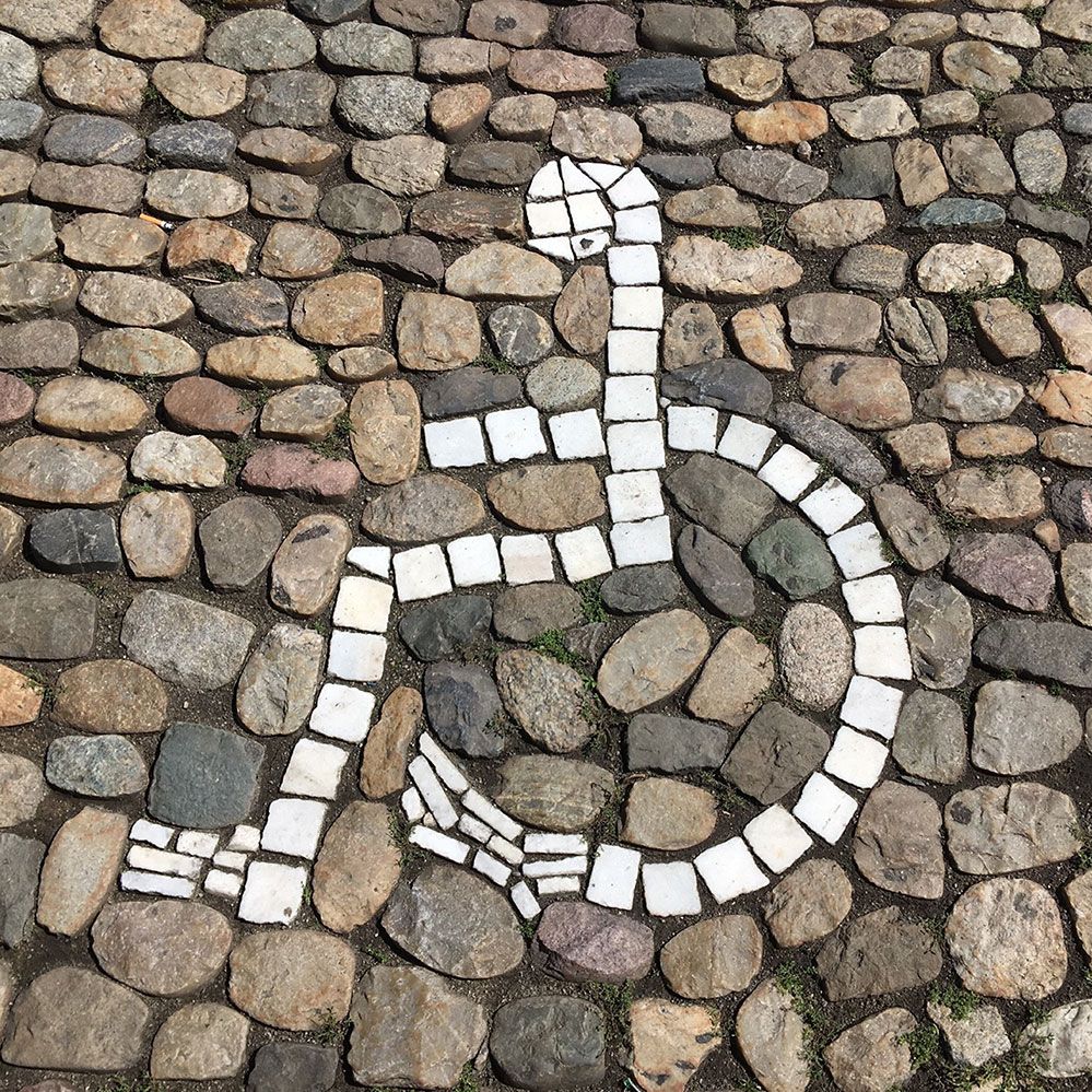 Freiburg Pflastersteine mit Rollstuhlfahrerzeichen