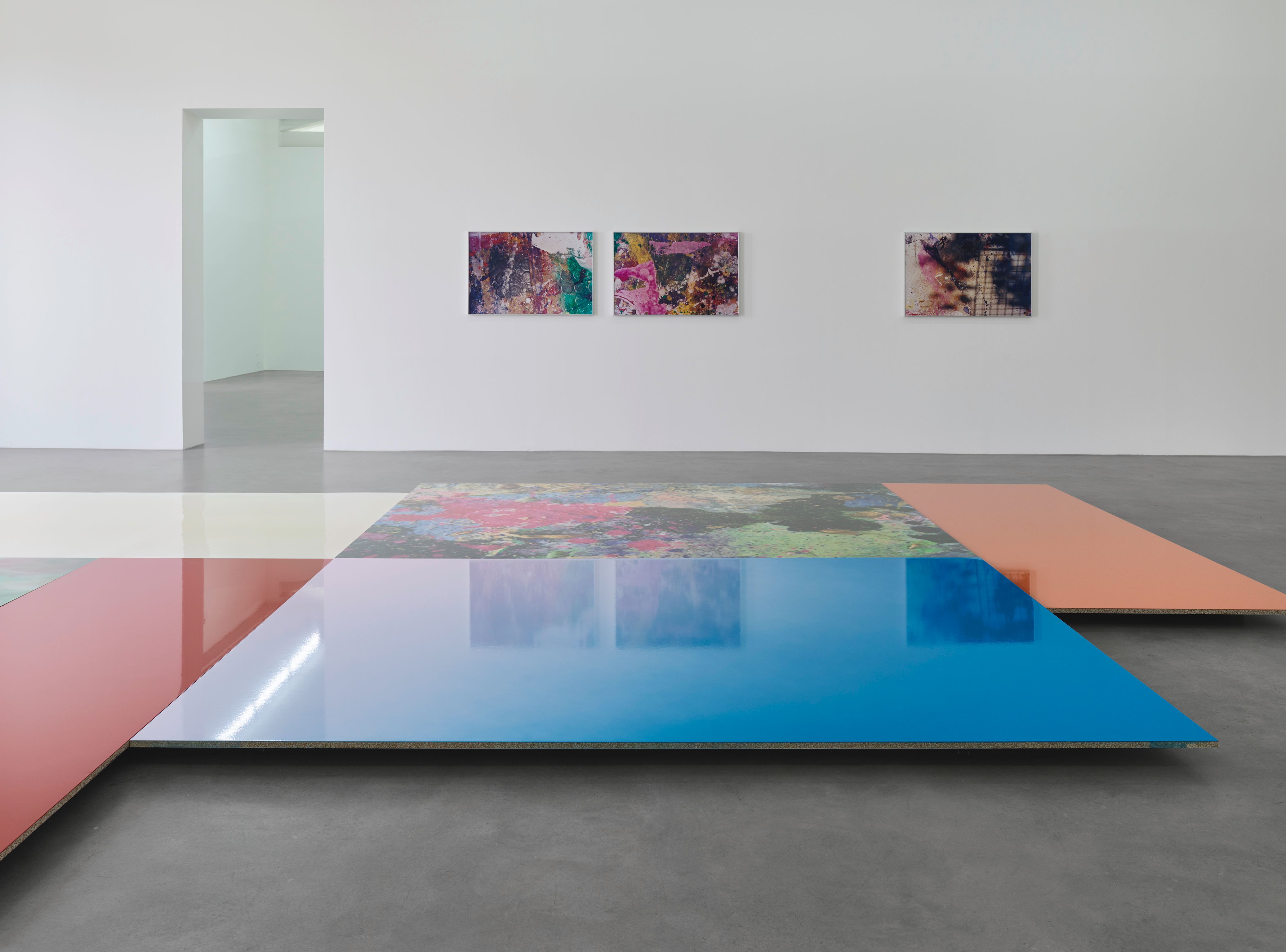 Ausstellungsansicht, Blickwechsel. Werke aus der Sammlung, mit Werken von Adrian Schiess, PEAC Museum 2017