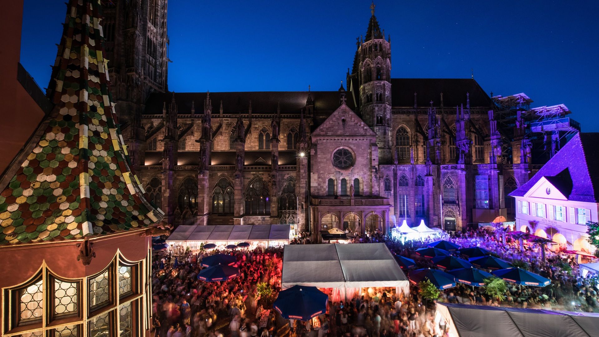 Blick auf den Münsterplatz und das Münster