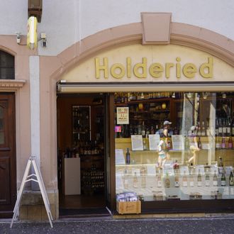 Ein Laden mit dem Namen Holderied.