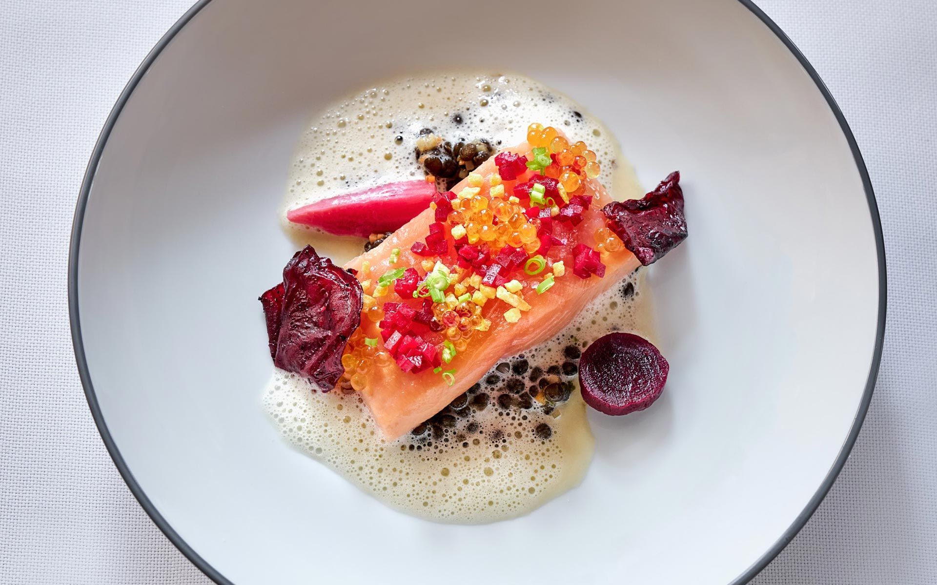 Sterneküchen Wolfshöhle Teller mit Fischgericht