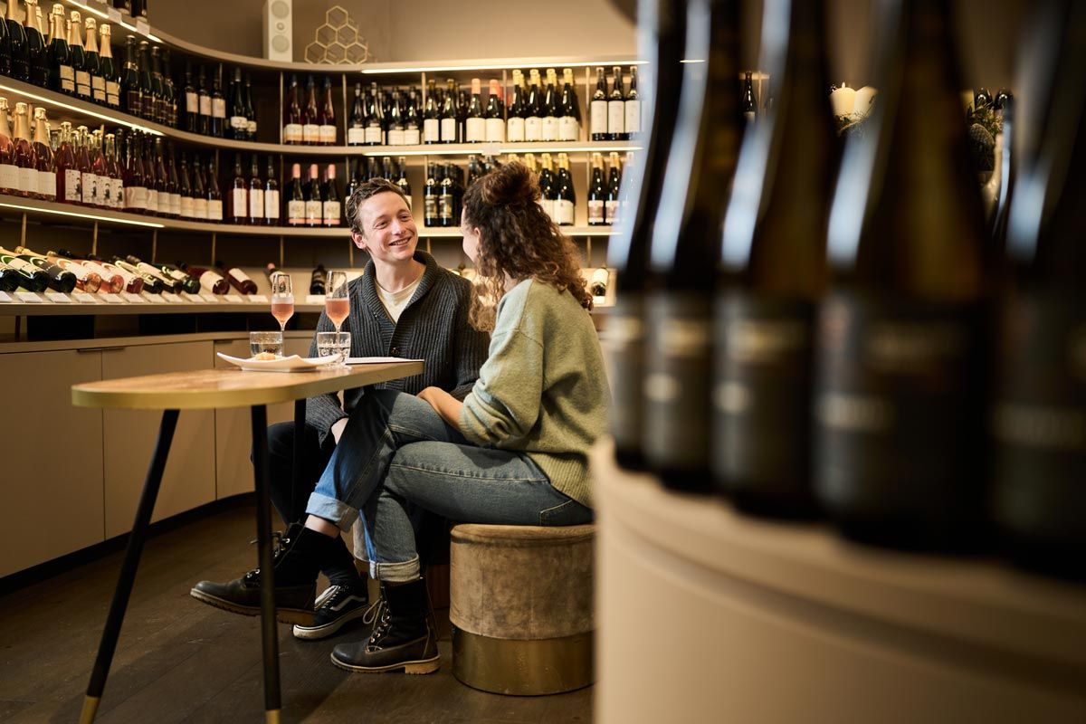 Weintasting im Weinverkauf
