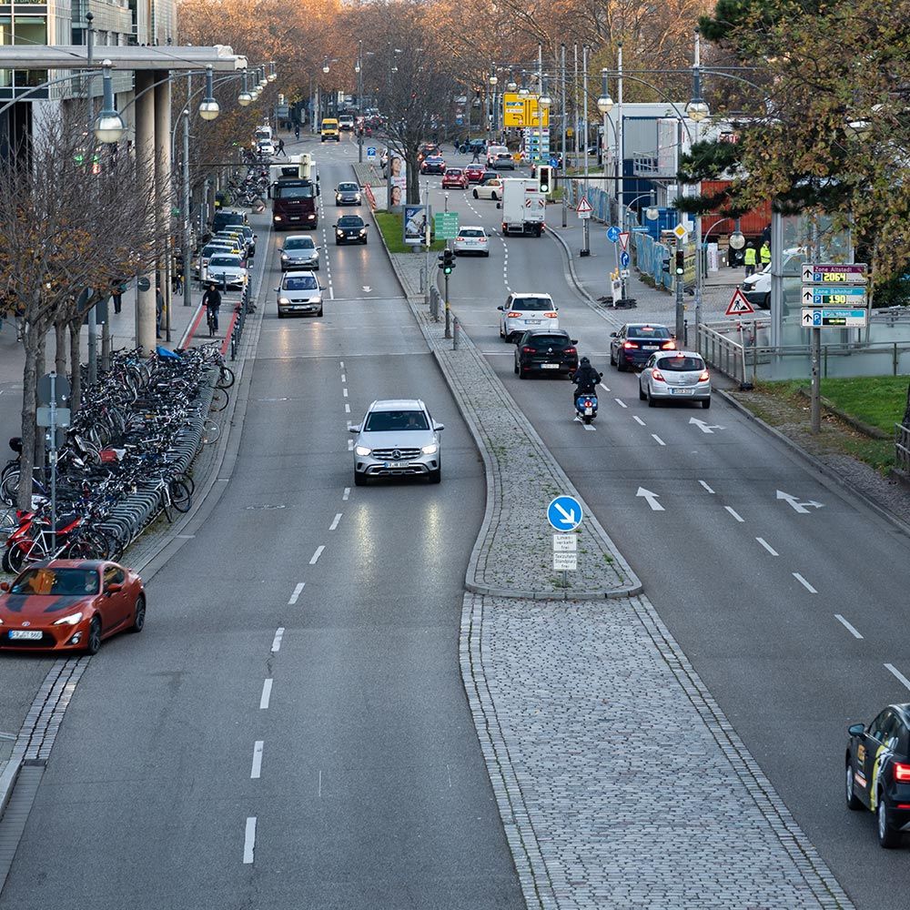 Freiburg Verkehr am Bahnhof 