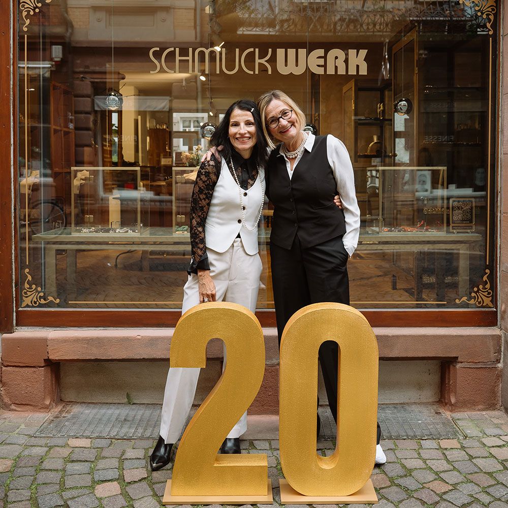 Stephanie Heisig & Katharina Aumüller von Schmuckwerk Freiburg vor Ihrem Laden