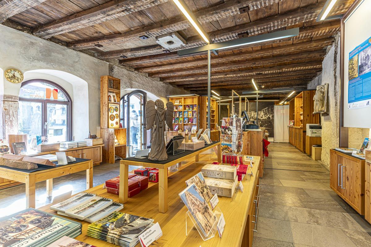 Münsterladen in der alten Münsterbauhütte