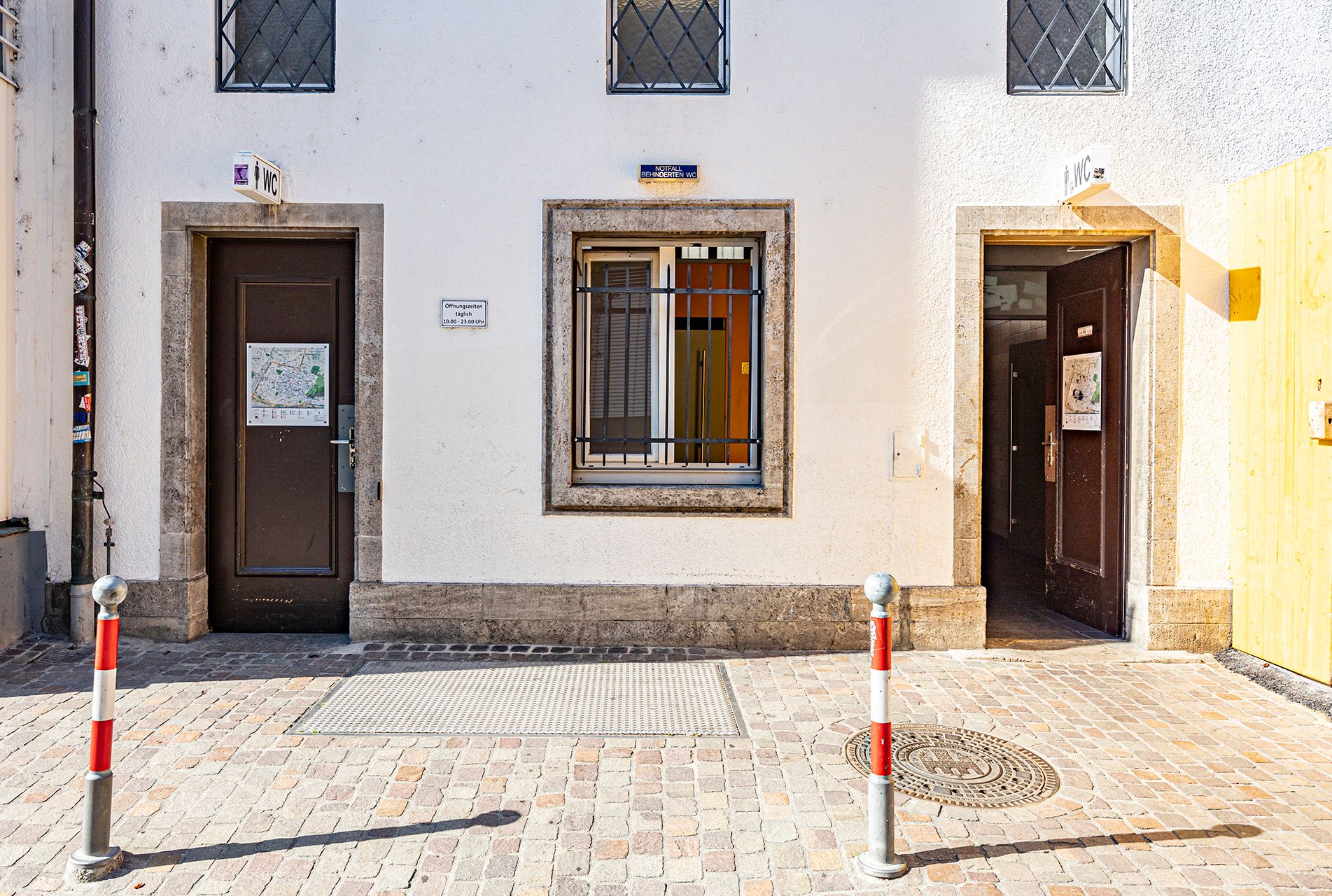 Eingang Öffentliche Toiletten in der Turmstraße