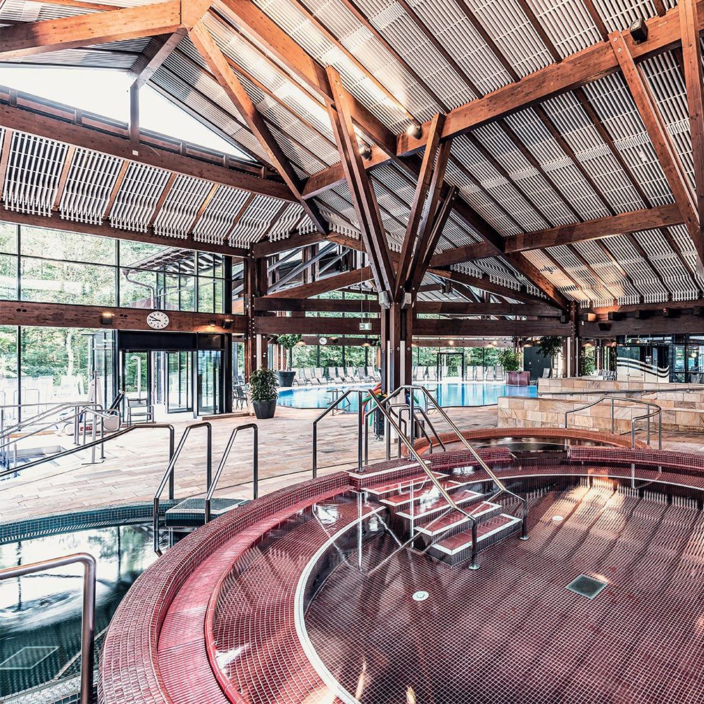 Freiburg Keidel Mineral-Thermalbad Innensicht mit Wasserbecken