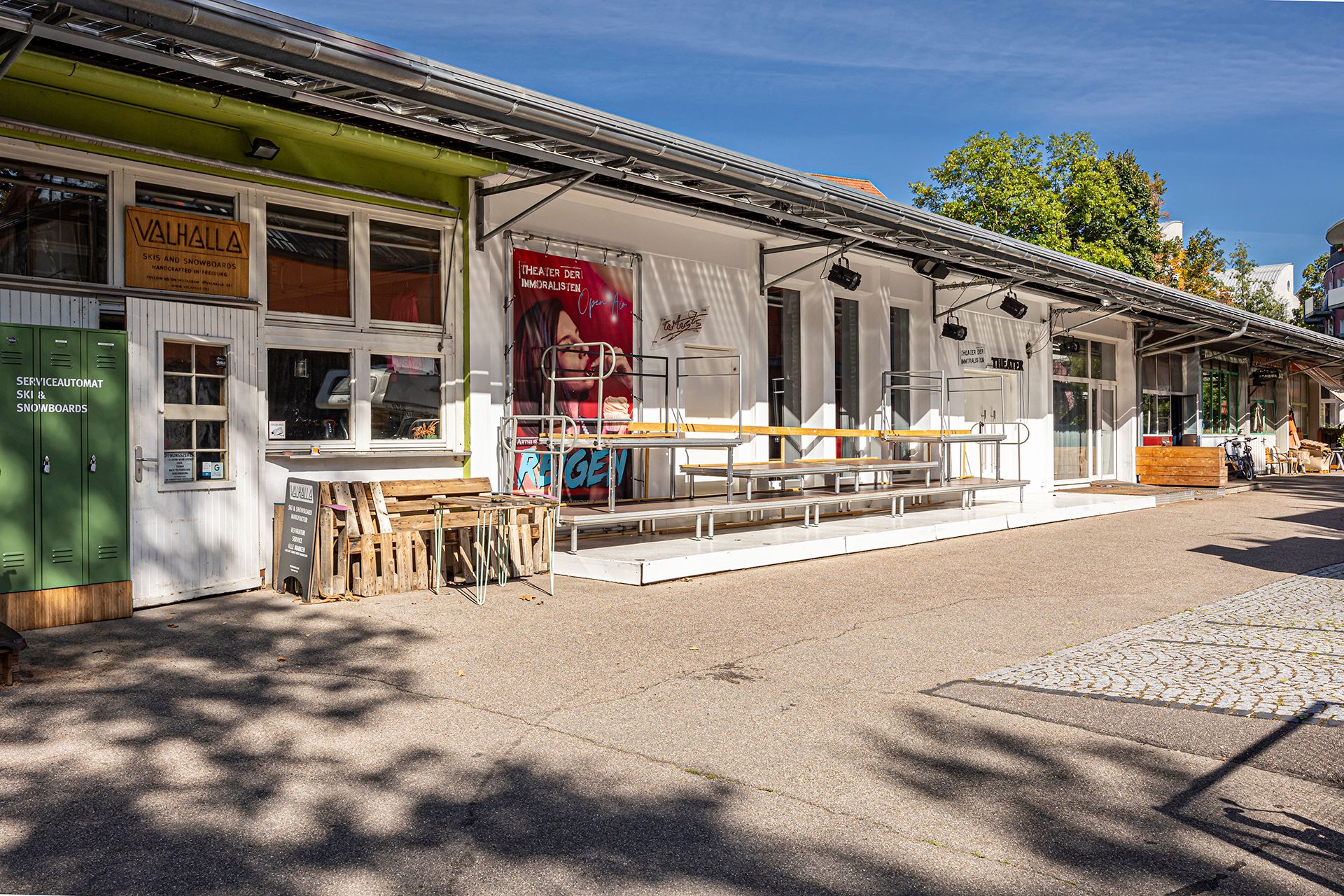Außenansicht des Theater der Immoralisten im Gewerbepark im Stühlinger