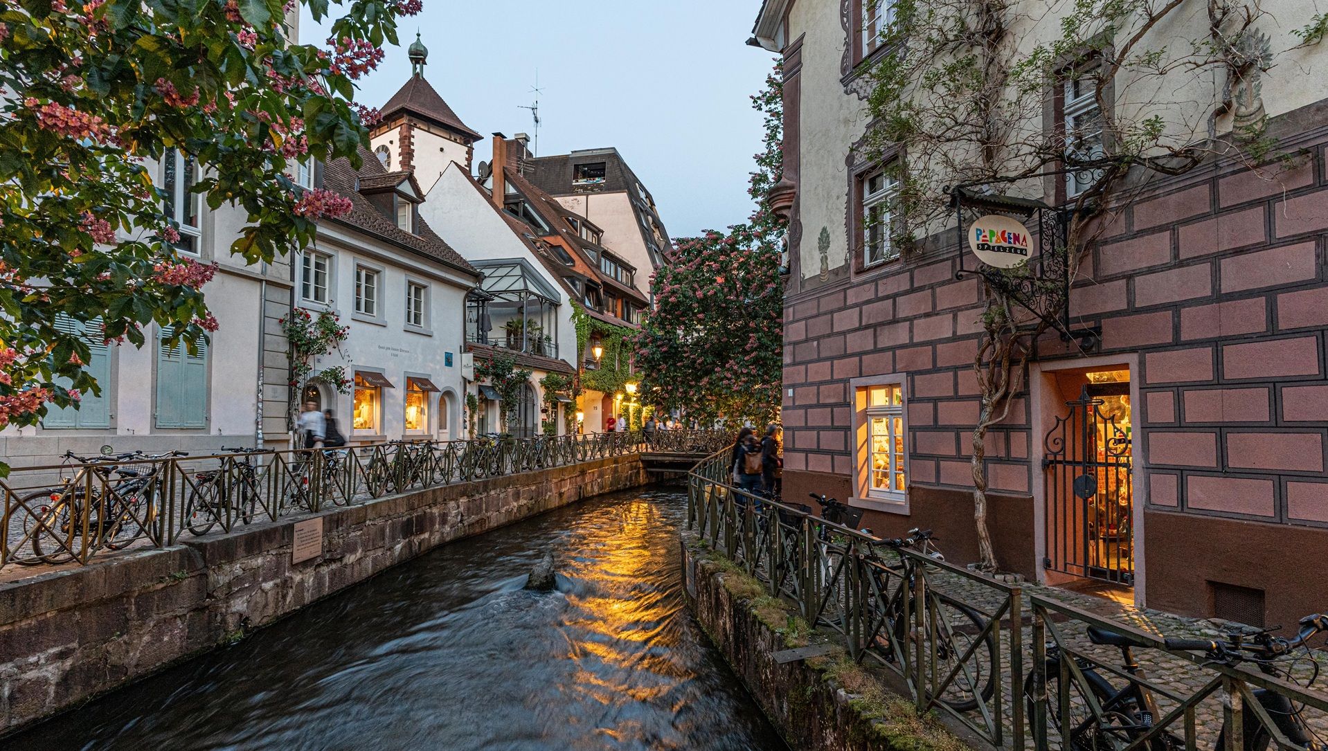 Blick in die Gerberau im abendlichen Licht