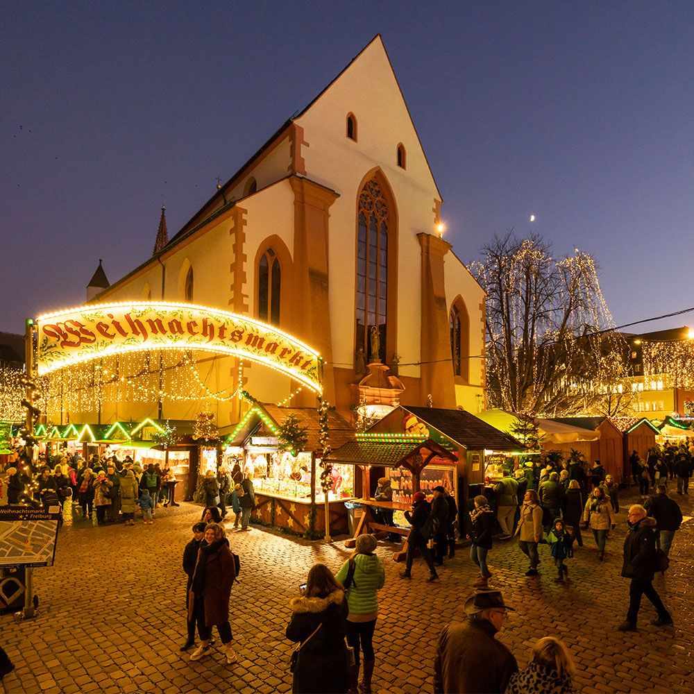 Weihnachtsmarkt Freiburg bei Nacht