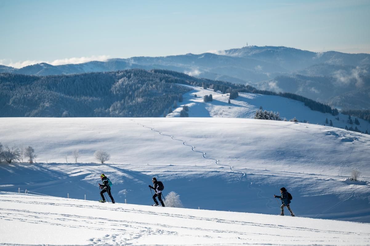 Personen auf dem Schauinsland bei Schnee