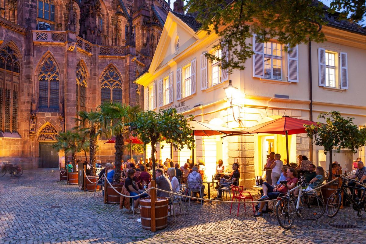 Alte Wache Freiburg bei gemütlicher Abendstimmung