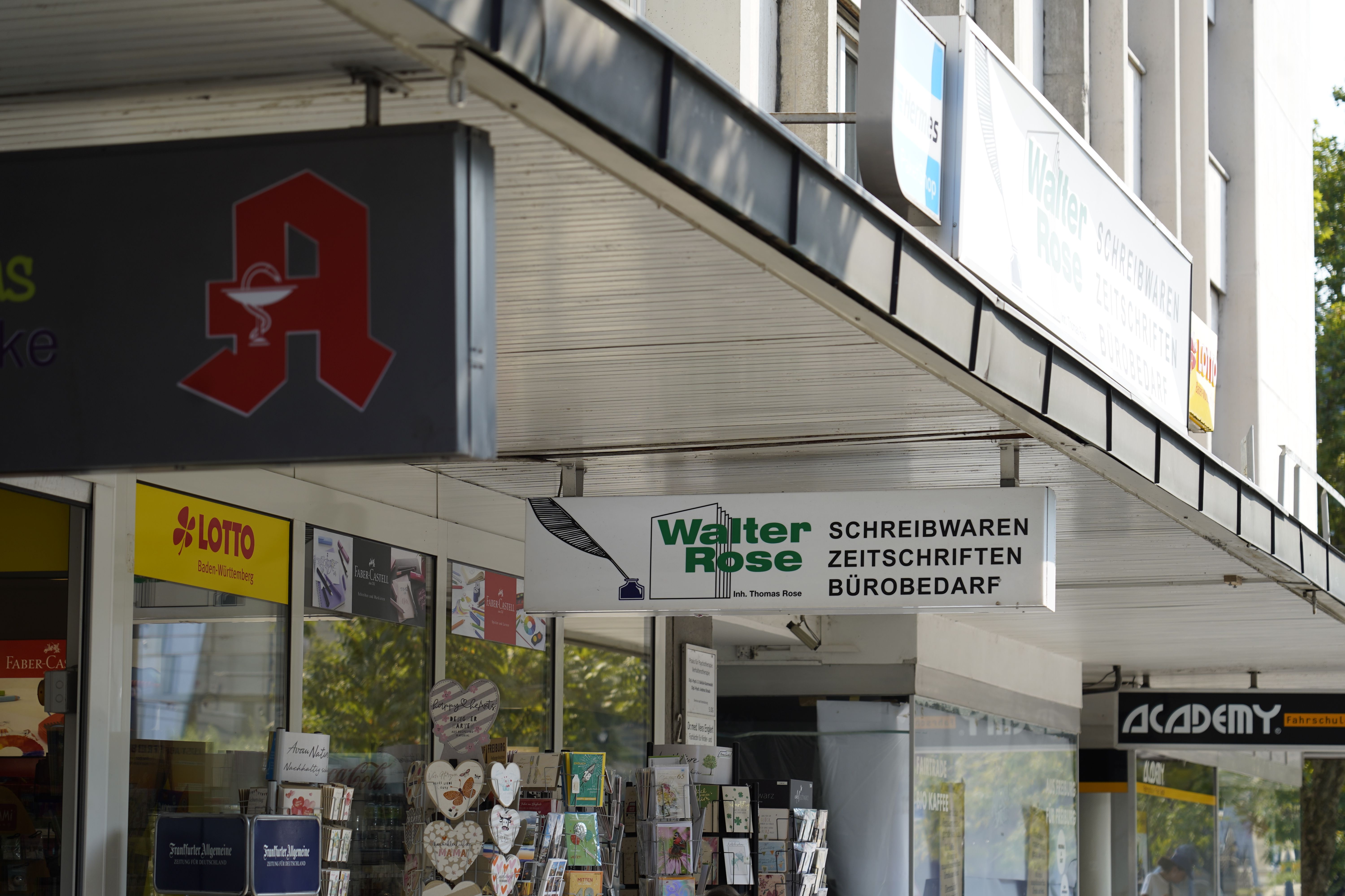 Schreibwarengeschäft Walter Rose.